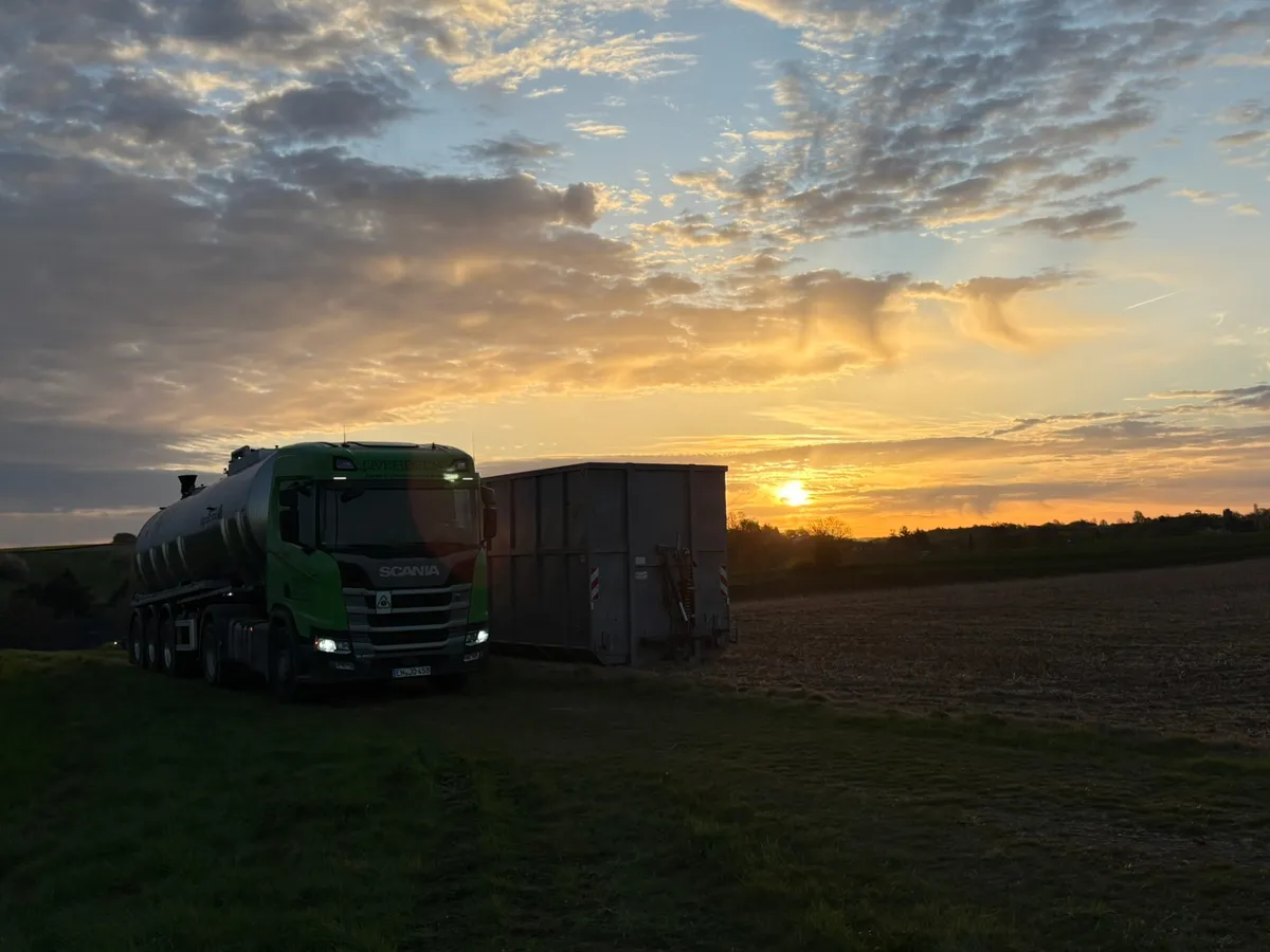 Scania im Sonnenuntergang