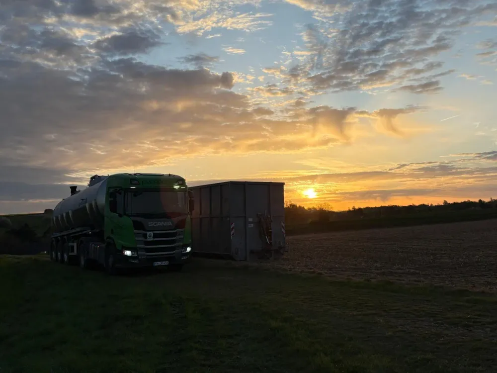 Scania Tanker im Sonnenuntergang